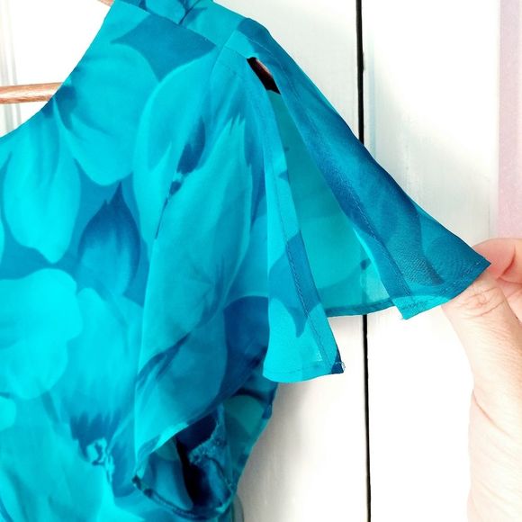 Studio I Blue Floral Blouse w/ Cowl Neck Back Sz 8 - Picture 3 of 8